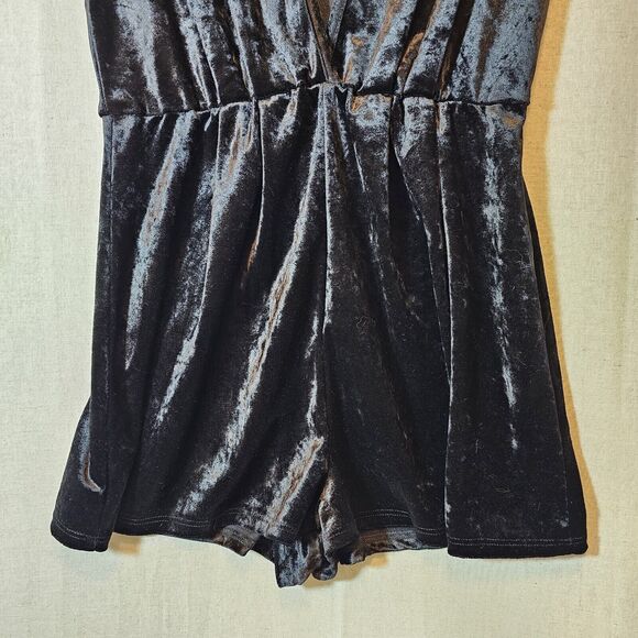 Windsor Black Crushed Velvet Romper Cap Sleeves Deep V Elastic Waist Large USA - Picture 3 of 9